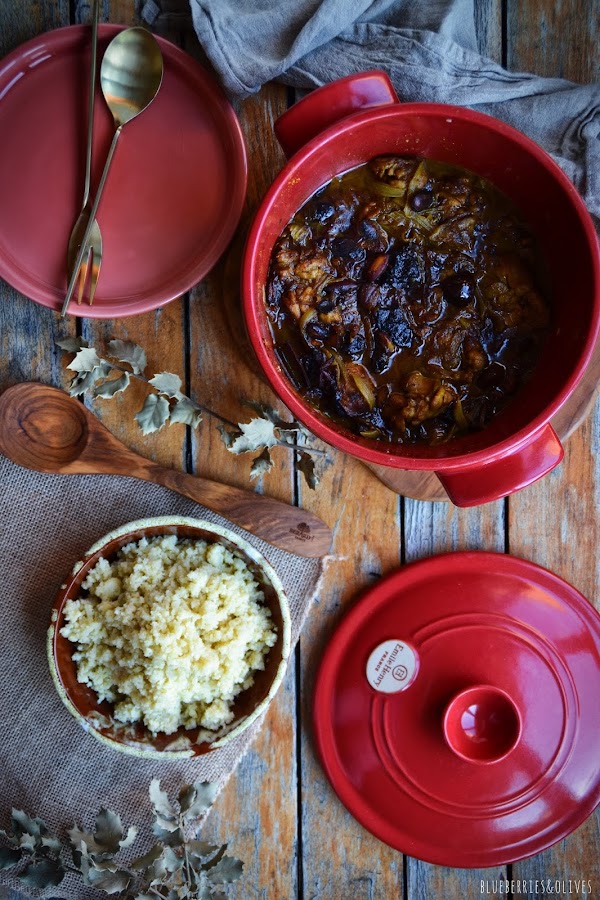 GUISO DE POLLO EN COCOTTE CON CASTAÑAS, CIRUELAS Y ALMENDRAS