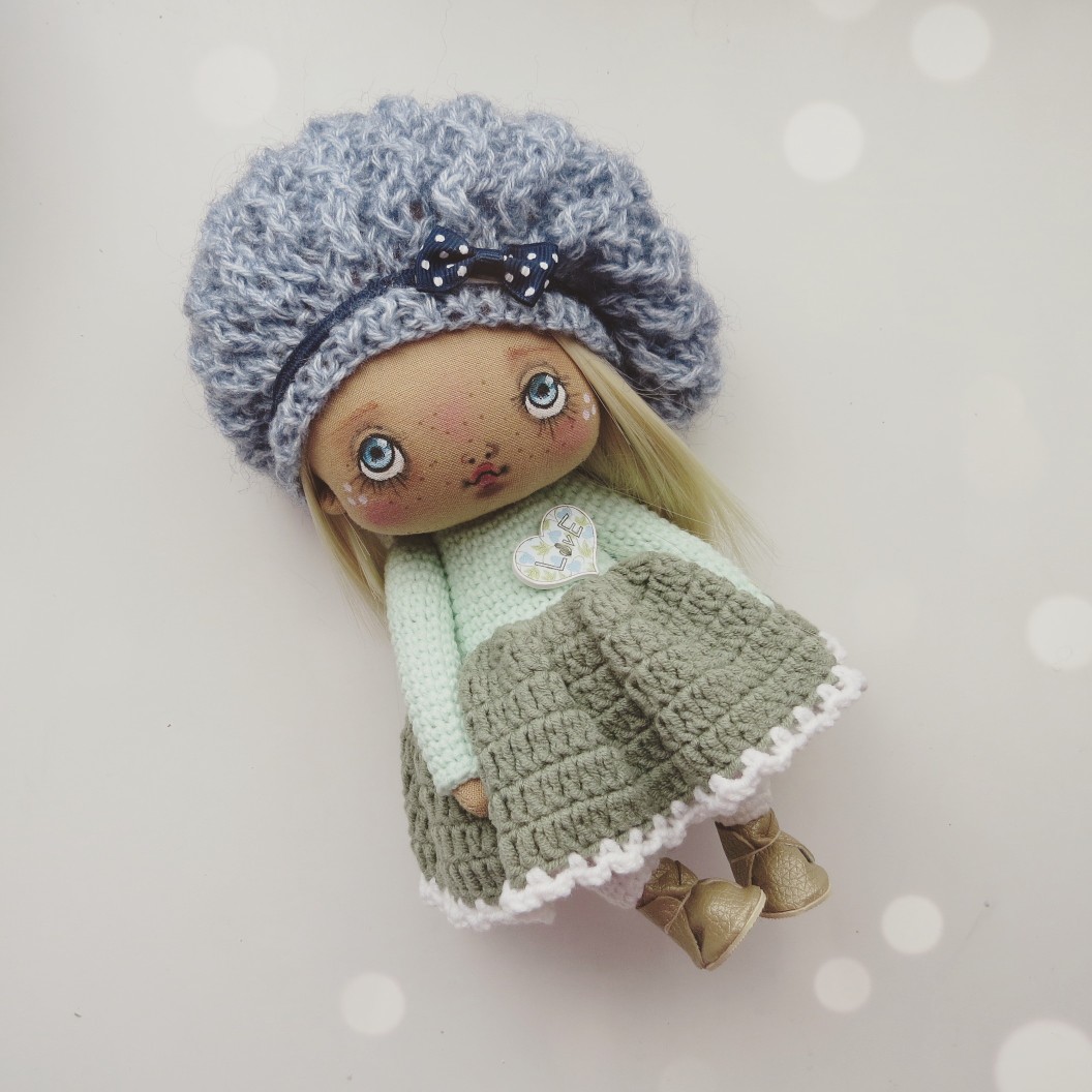 связанный берет для куклы. молды куклы паола рейна. беретка для паола рейна. шапка "кукла". вязаные шапочки для текстильных кукол.
