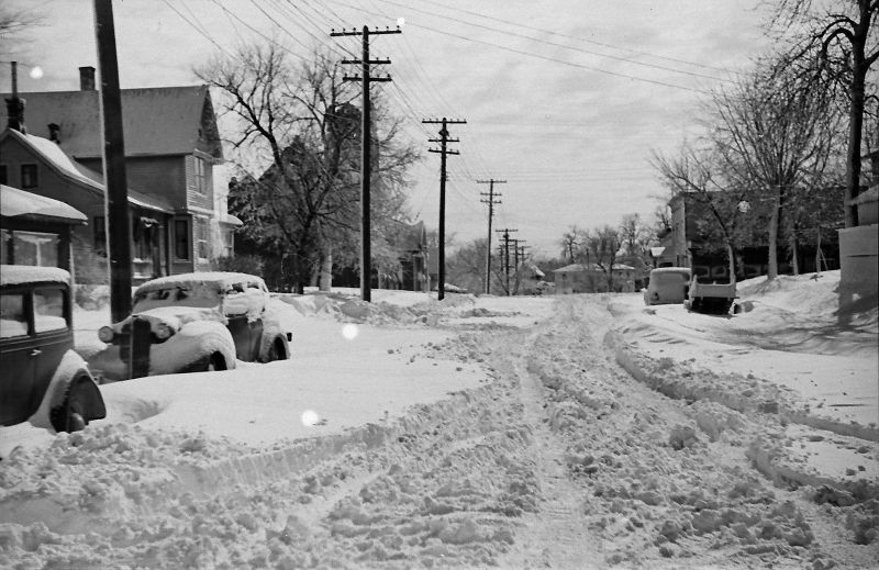 37 Incredible Photos That Show the Easter Blizzard of 1947 in Crookston, Minnesota Vintage