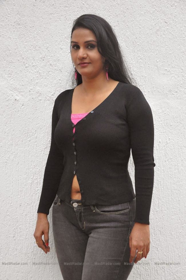 Hot Actress Wallpaper Aunty Apoorva Hot Navel Show In Jeans