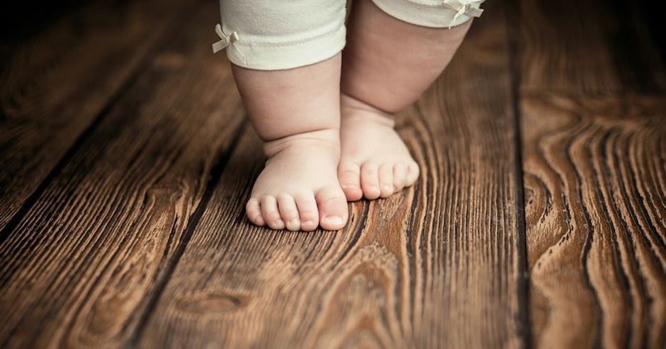 Baby stuns hotsell midwife after walking