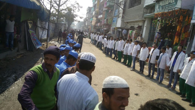 मानव श्रृंखला ने रची इतिहास। देखें बेतियावासियो ने कैसे किया समर्थन।। 2 मानव श्रृंखला ने रची इतिहास। देखें बेतियावासियो ने कैसे किया समर्थन।। 2