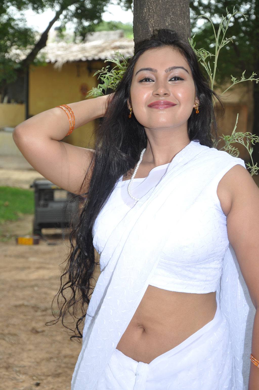 Tamil Actress Varsha K Pandey Beautiful Navel Show In White Saree 