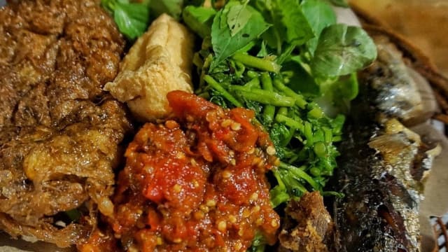 Warung Nasi Tempong Mbok Nah, Wisata Kuliner Banyuwangi yang Patut