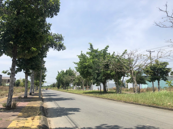 hạ tầng giao thông hoàn thiện . công viên cây xanh thoáng mát ảnh chụp tại dự án khu đô thị lợi bình nhơn, tân an