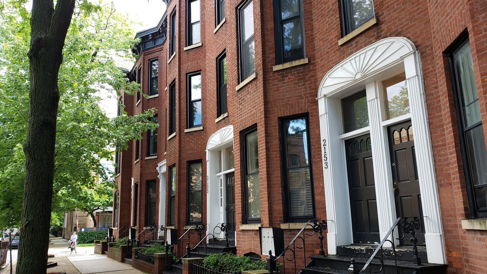 The Chicago Real Estate Local Under contract! Two beds Lincoln Park