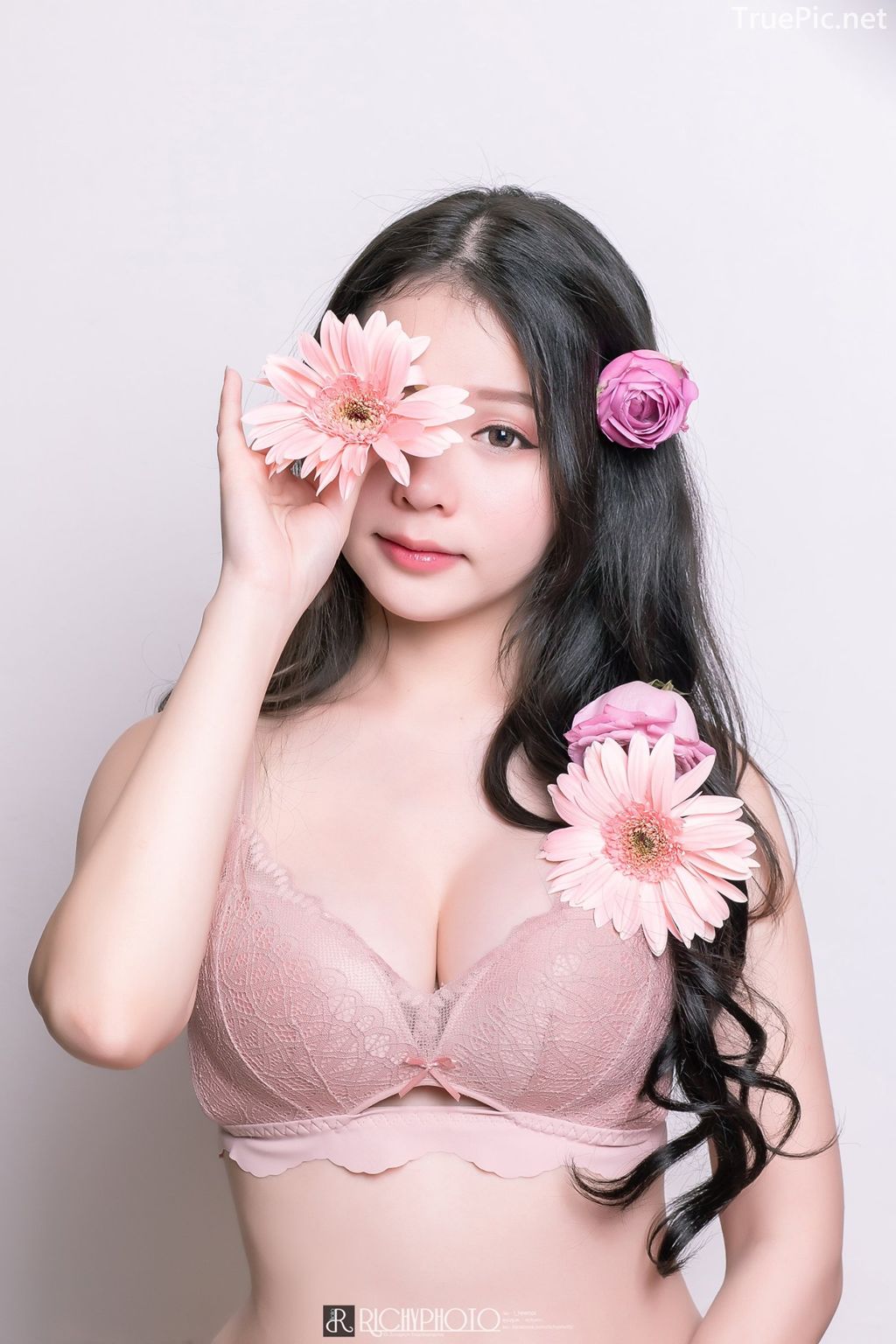Image-Thailand-Cute-Model-Tuktick-Ponthip-Tantisuwanna-Girl-On-Flower-TruePic.net- Picture-34