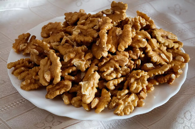 How to eat walnuts