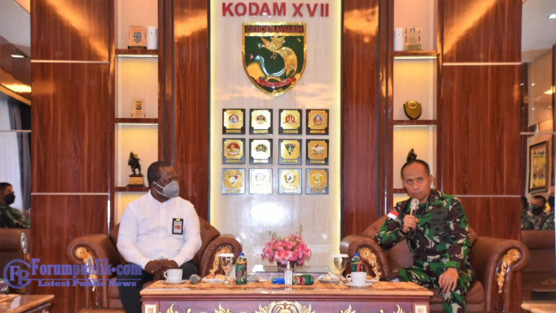 ditjen-bina-marga-kementerian-pupr-kerja-sama-dengan-kodam-XVII/cenderawasih-buka-akses-jalan