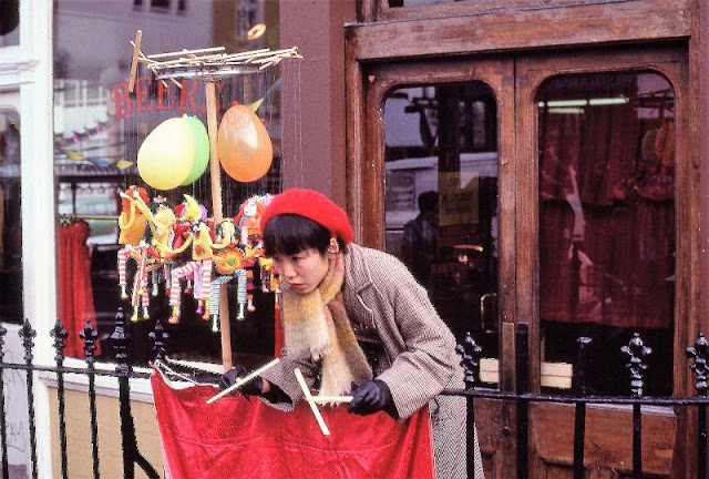 50 Fascinating Color Photos That Capture Street Scenes of London in the ...