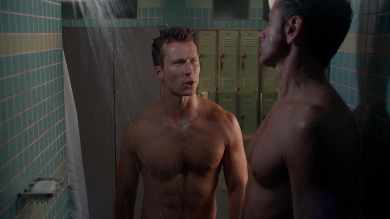 Glen Powell and John Stamos shirtless in Scream Queens 2-02 "Warts and...