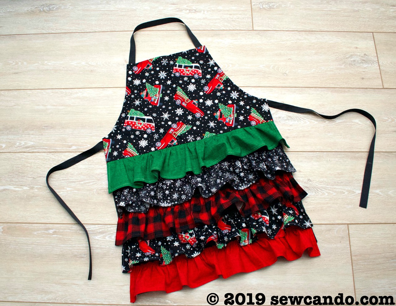 Sew Can Do FREE Pattern Christmas Ruffle Apron & Fabric Giveaway!
