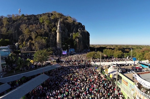 Terceira maior romaria do país reúne milhares de fiéis vindos de todos os cantos do Brasil na capital baiana da fé Terceira maior romaria do país reúne milhares de fiéis vindos de todos os cantos do Brasil na capital baiana da fé