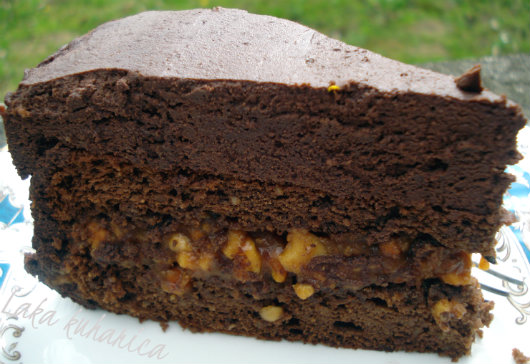 Caramel-peanut cake by Laka kuharica: the ultimate and sinful pleasure.