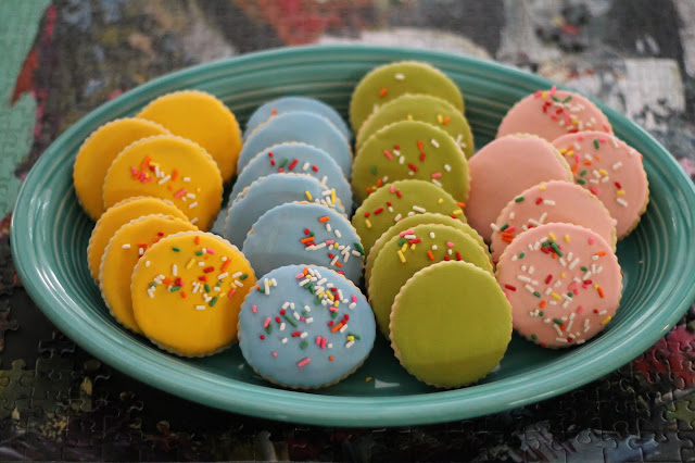 Simple easy cookie decorating ideas @ www.thecookiecouture.com