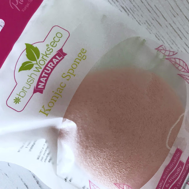 Brushworks Konjac Sponge Pink Clay