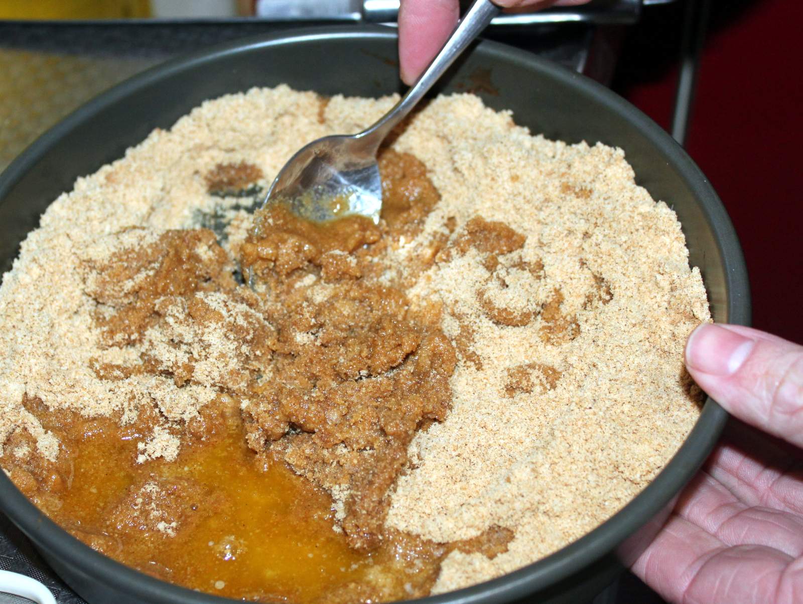 Use a blender to make a cheesecake crust Tutorial Geek