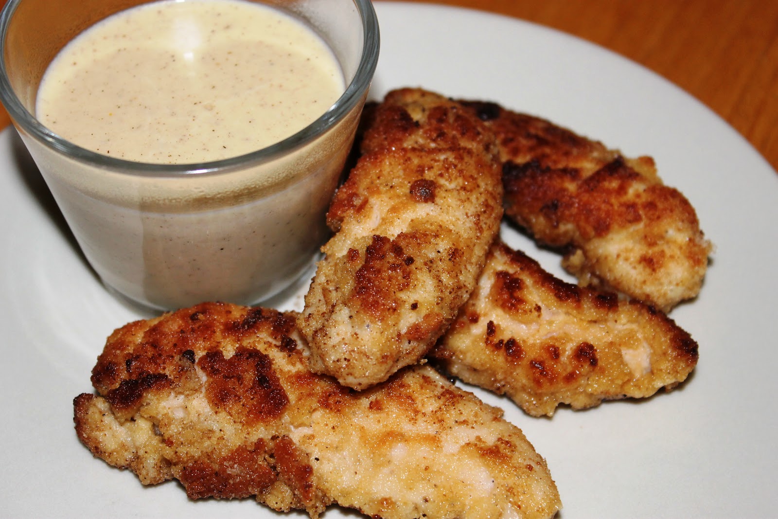 Soulfood LowCarberia: Chicken Nuggets mit Käse-Dip