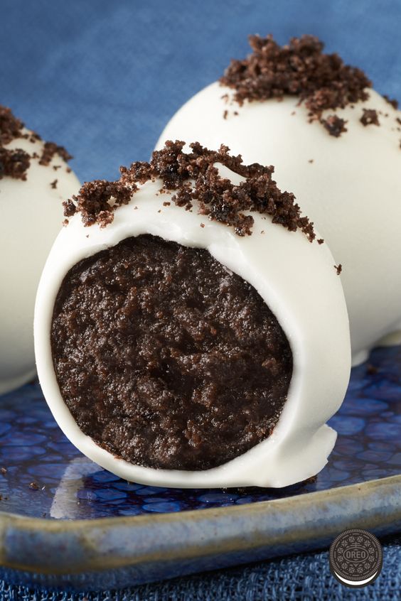 White Chocolate OREO Cookie Balls #recipes #dinnerrecipes #dinnermeals #dinnermealstocook #food #foodporn #healthy #yummy #instafood #foodie #delicious #dinner #breakfast #dessert #lunch #vegan #cake #eatclean #homemade #diet #healthyfood #cleaneating #foodstagram White Chocolate OREO Cookie Balls #recipes #dinnerrecipes #dinnermeals #dinnermealstocook #food #foodporn #healthy #yummy #instafood #foodie #delicious #dinner #breakfast #dessert #lunch #vegan #cake #eatclean #homemade #diet #healthyfood #cleaneating #foodstagram