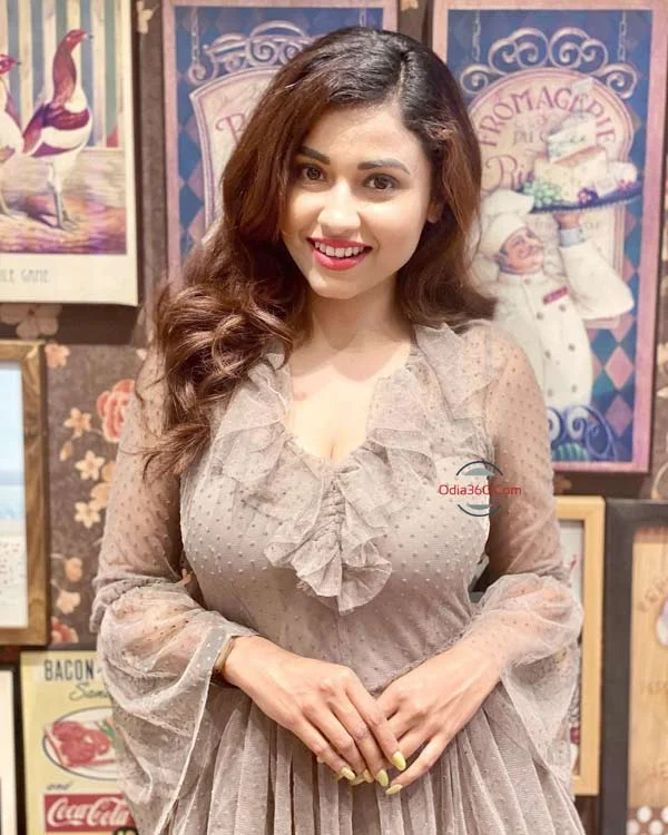 Pupul Bhuyan Wiki, Biography, Height, Weight, Age, Husband, Family, Wallpapers Pupul Bhuyan Wiki, Biography, Height, Weight, Age, Husband, Family, Wallpapers