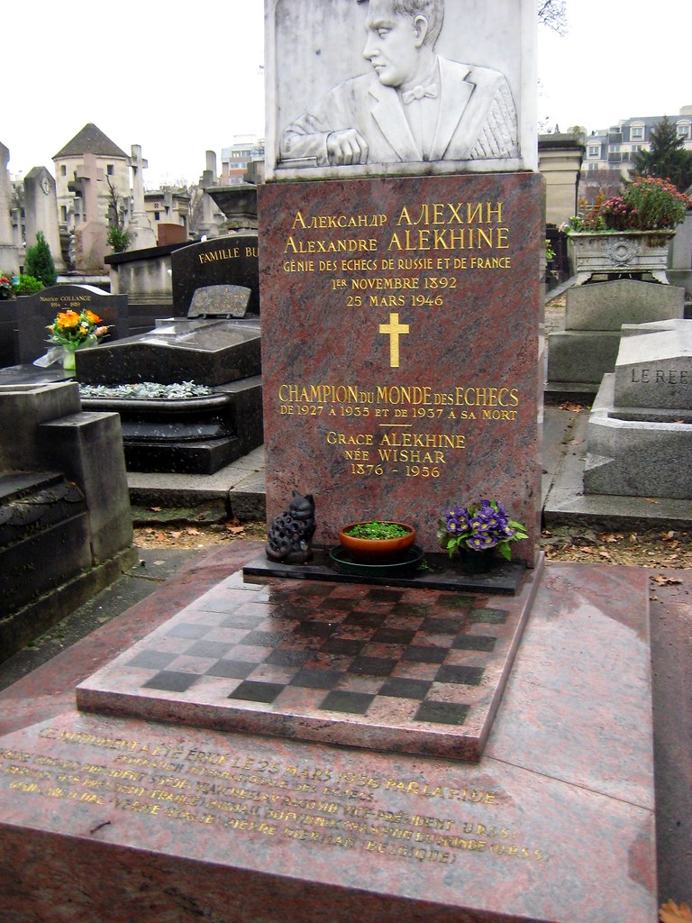 Могила алехина в париже