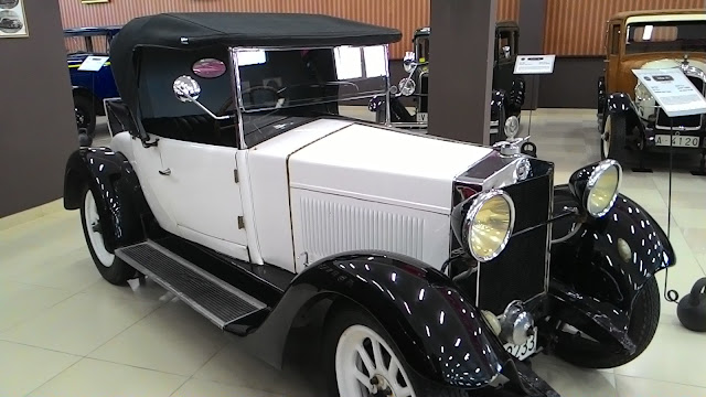 Тот же фиат с другого ракурса Fiat 509 Spider сбоку