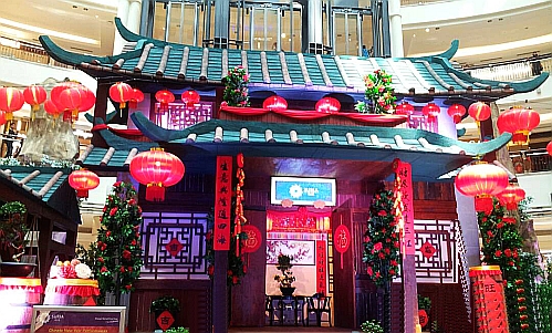 (Eat to Live) or (Live to Eat): KLCC CNY Decor