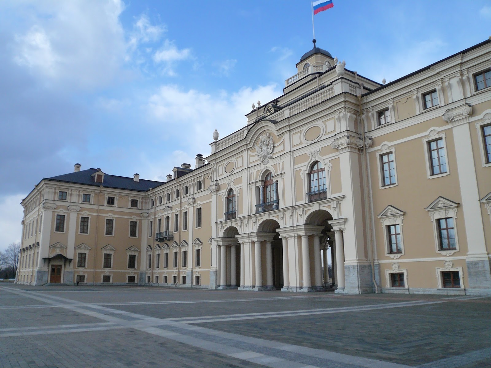 Константиновский дворец в 90