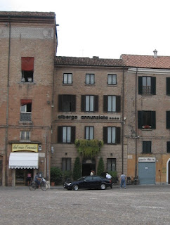 The Hotel Annunziata occupies an historic restored townhouse in Piazza Repubblica