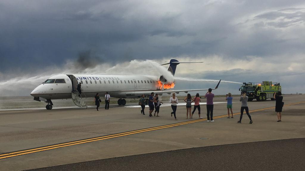 DENVER FIRE JOURNAL Western Fire History: SKYWEST 5869 DENVER FIRE JOURNAL Western Fire History: SKYWEST 5869