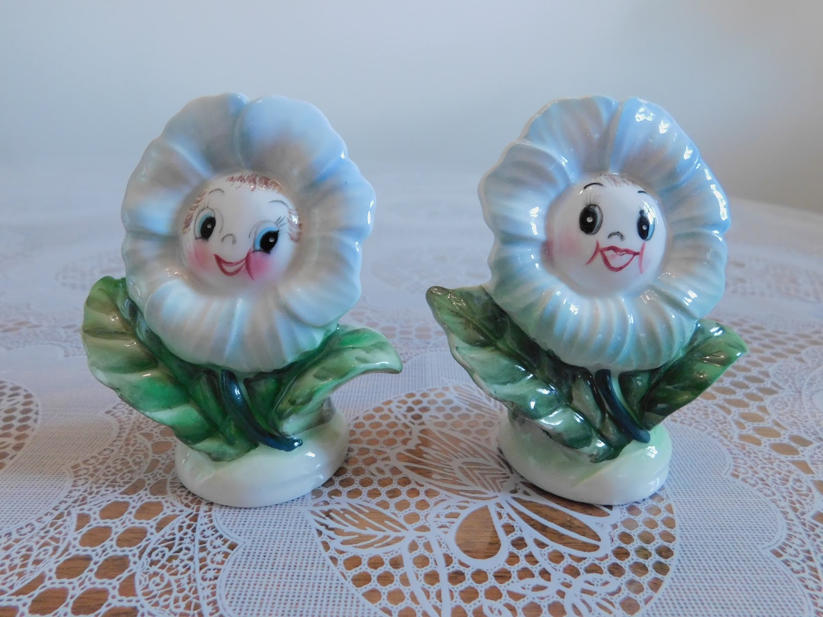 Lost Lovelies Found PY Japan Anthropomorphic Smiling Blue Flower Salt