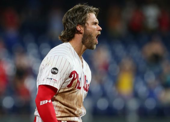 Harper provides game-winner to lift Phillies past Dodgers