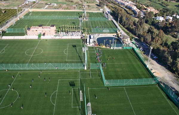 El Atlético Malagueño arranca este domingo en Liga jugando en el Marbella Football Center