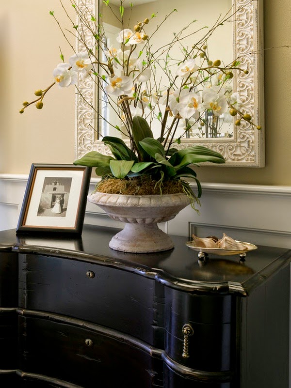 Decorating small foyer very well organized