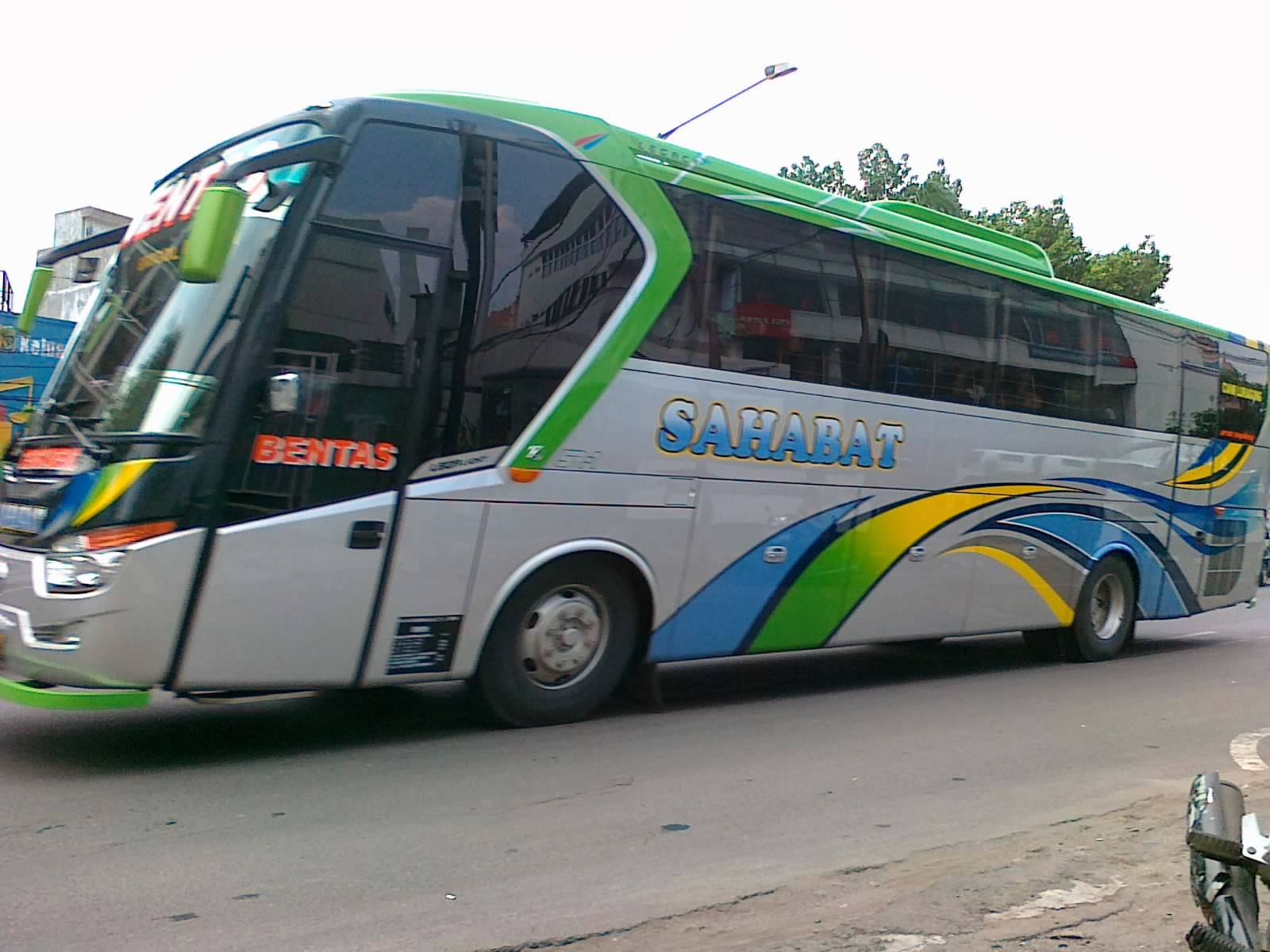 Garasibis Tridifa Trans Bali Bus Pariwisata