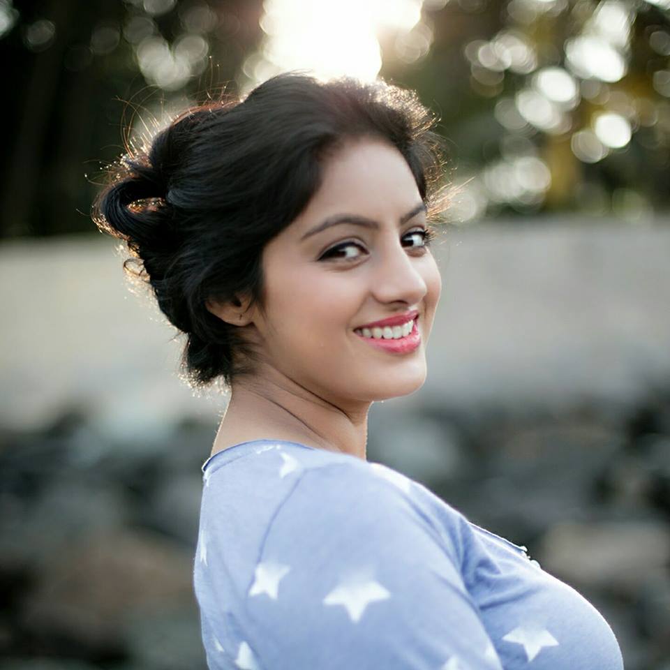 CELEBRITY PICS: Deepika Singh boobs