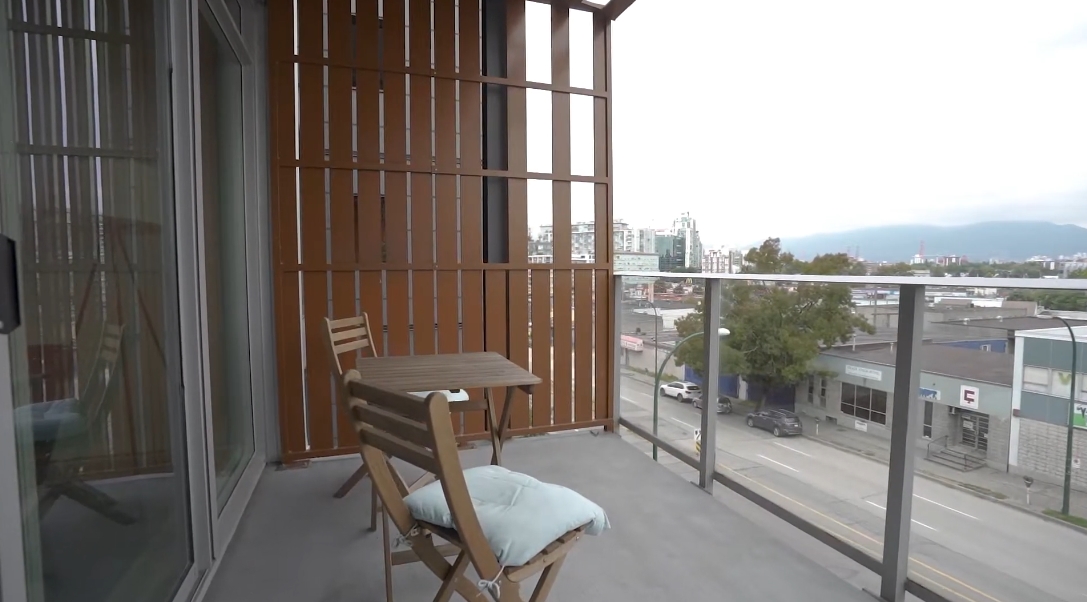 16 Photos vs. 256 E 2nd Ave #409, Vancouver Interior Design Condo Tour