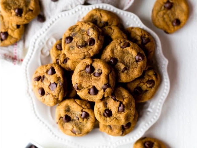 Pumpkin Chocolate Chip Cookies #cookies #desserts