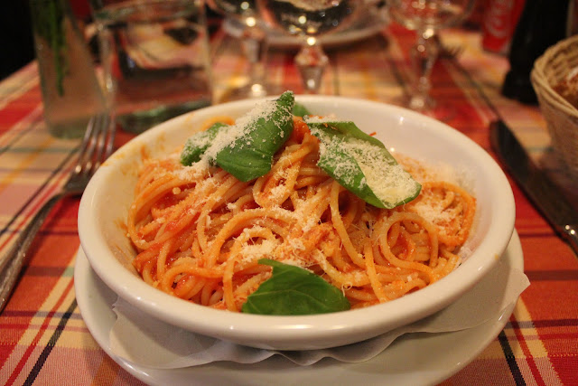 Spaghetti pomodoro at Trattoria Melo, Rome, Italy