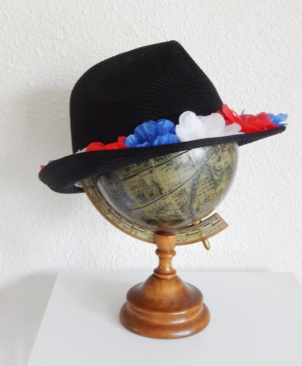 DIY : le chapeau du supporter de la France