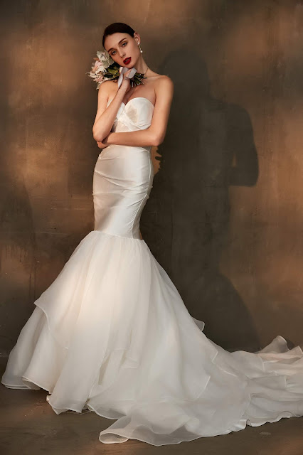 white strapless wedding dress with mermaid long tail