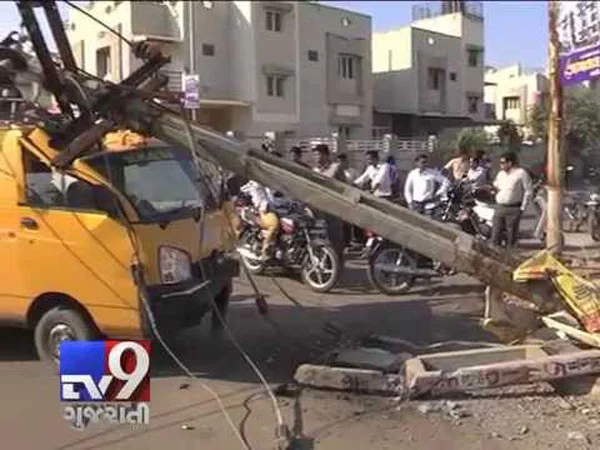 Electric pole falls on bus with 15 kids
