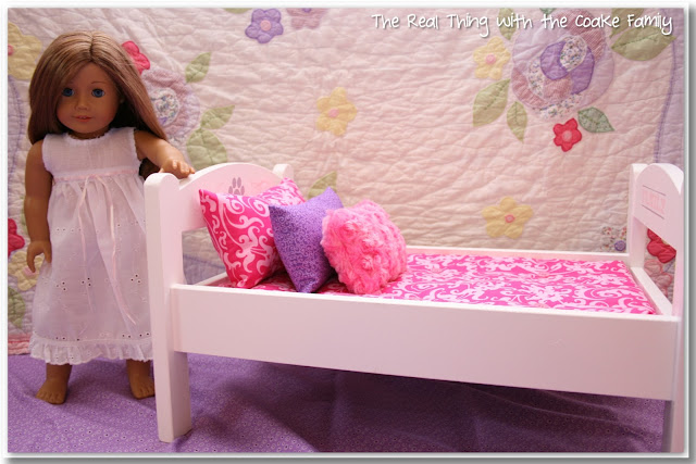 Free American Girl Doll bedding pattern. Sewing pattern very simple and will easily re-size for any doll bed. 