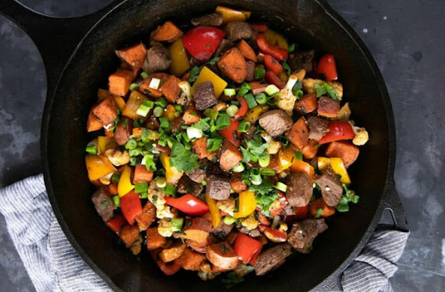 Whole30 Steak Bites with Sweet Potatoes and Peppers #healthy #paleo