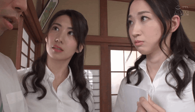 출장 마지막 날 여자 상사 두 사람과 한 방을 씀 - 디쁠