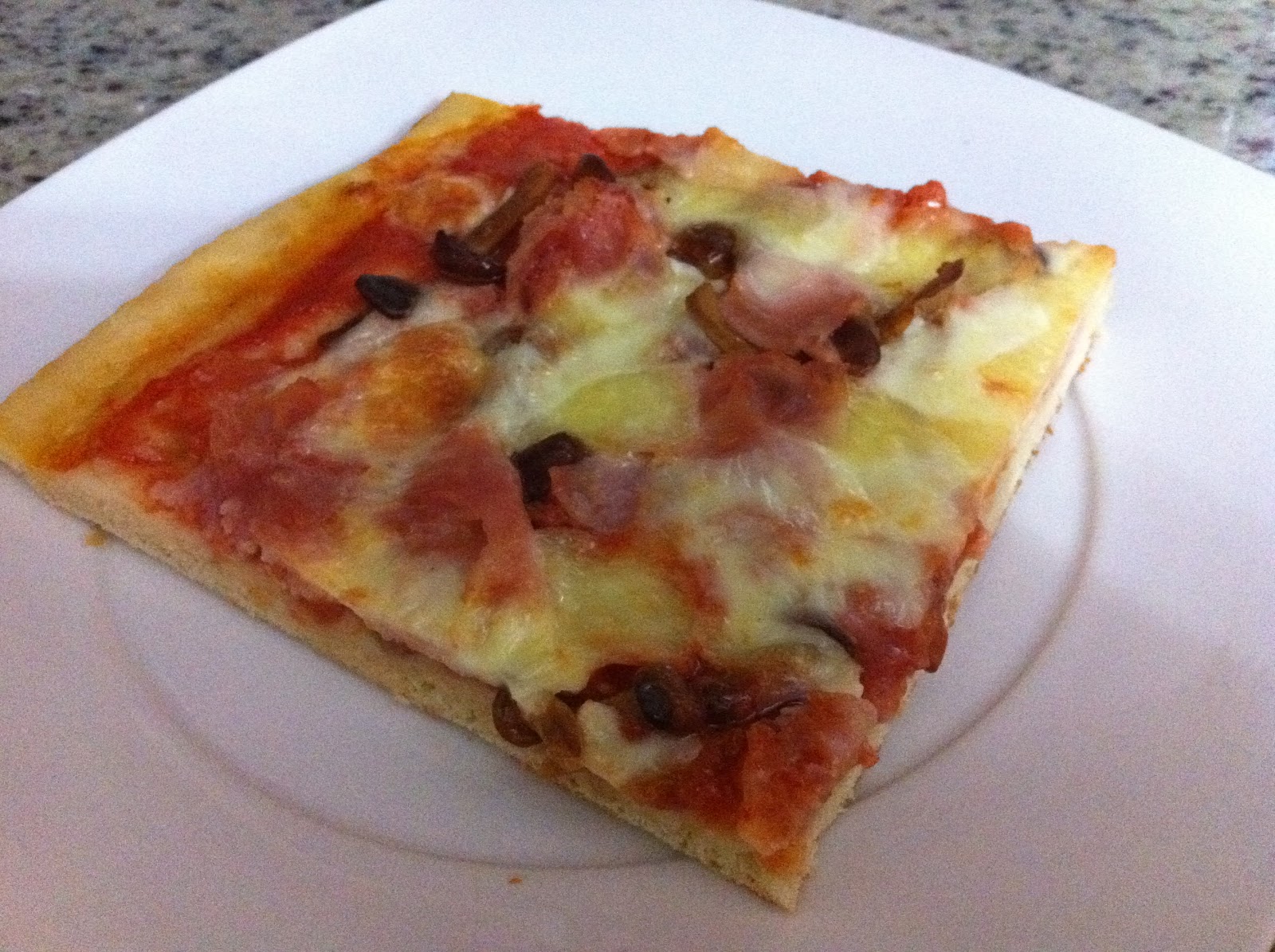 Le mani fatate S Pizza con funghi e prosciutto cotto