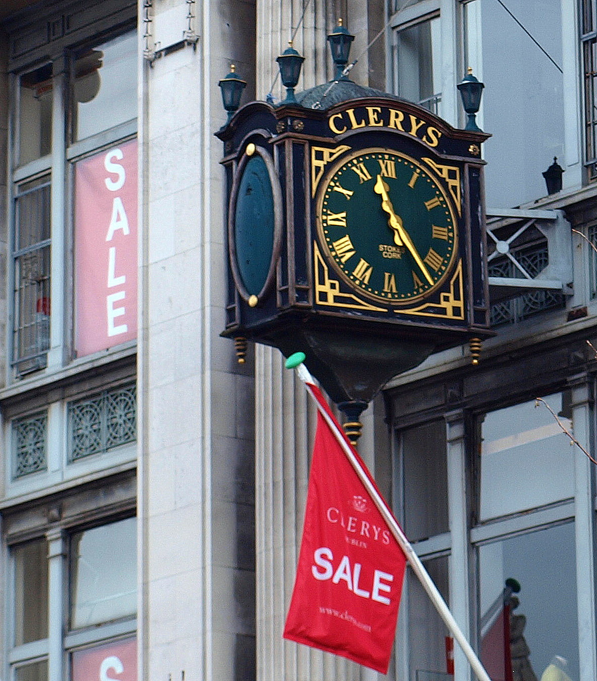 GRAFFITI, STREET ART & PUBLIC ART DUBLIN, Ireland. Clerys Clock