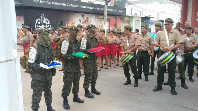 Cerimônia de hasteamento da bandeira dá início ao 7 de Setembro em Jacobina