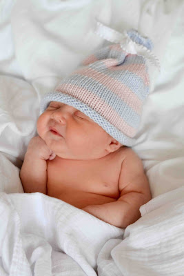Little and Lovely: Ella's DIY Newborn Photo Shoot