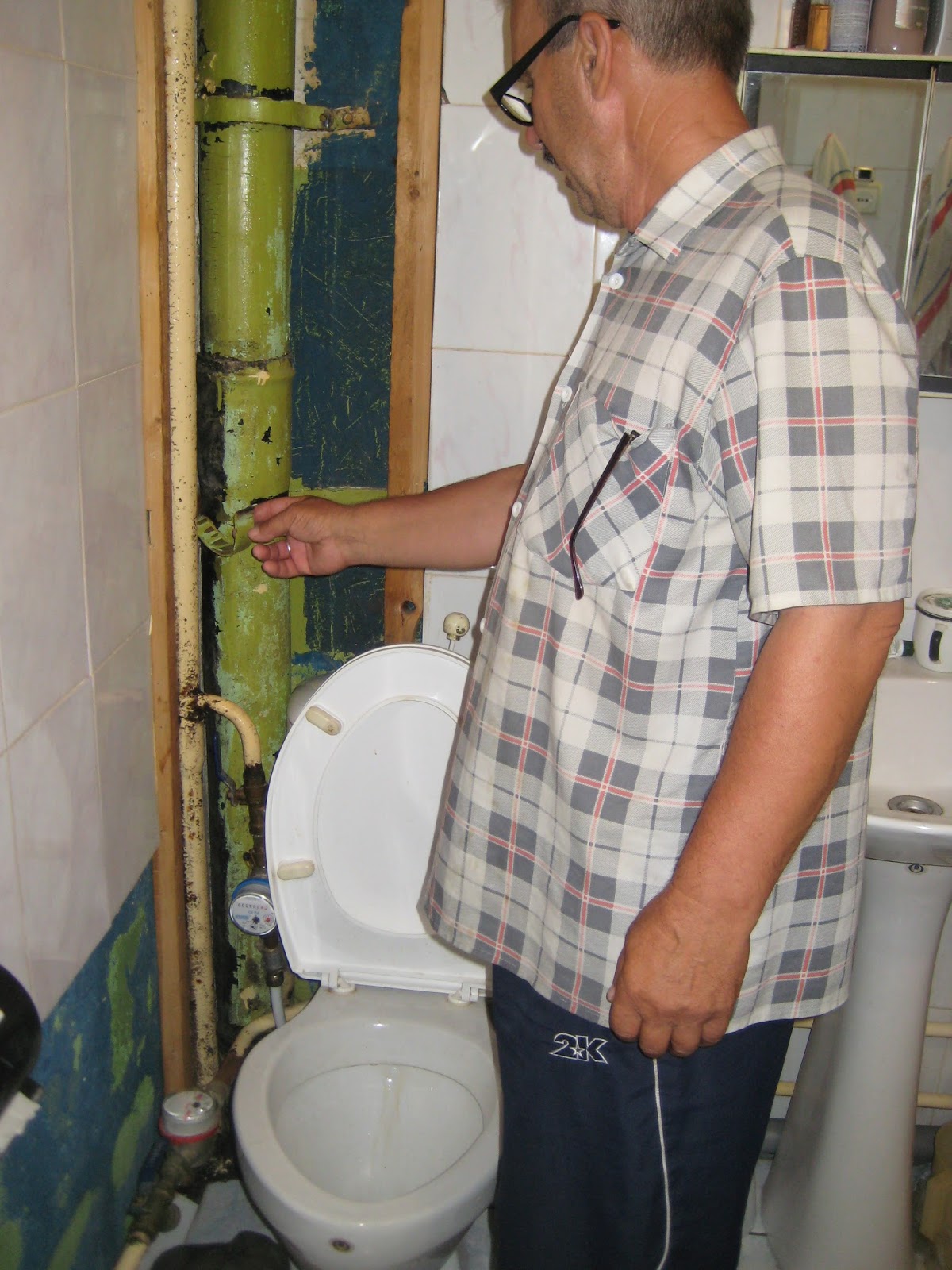 Реформа ЖКХ: Кто должен снимать унитаз......если он мешает ремонту ...